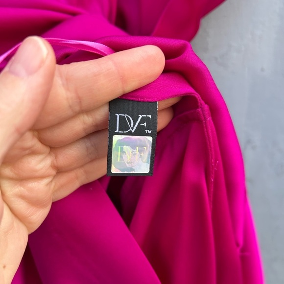 Diane Von Furstenberg Silk Leron Dress, size 10 - Picture 10 of 11